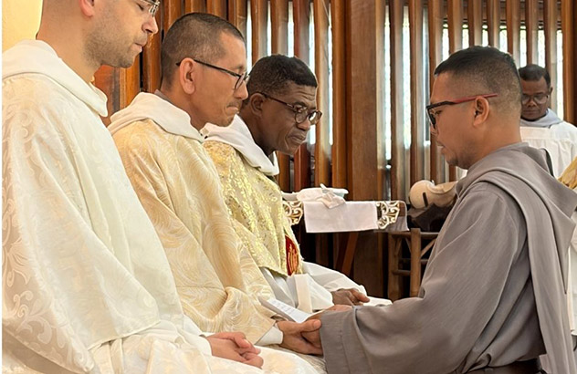 Profession simple de frère Benedict Pio à Cebu