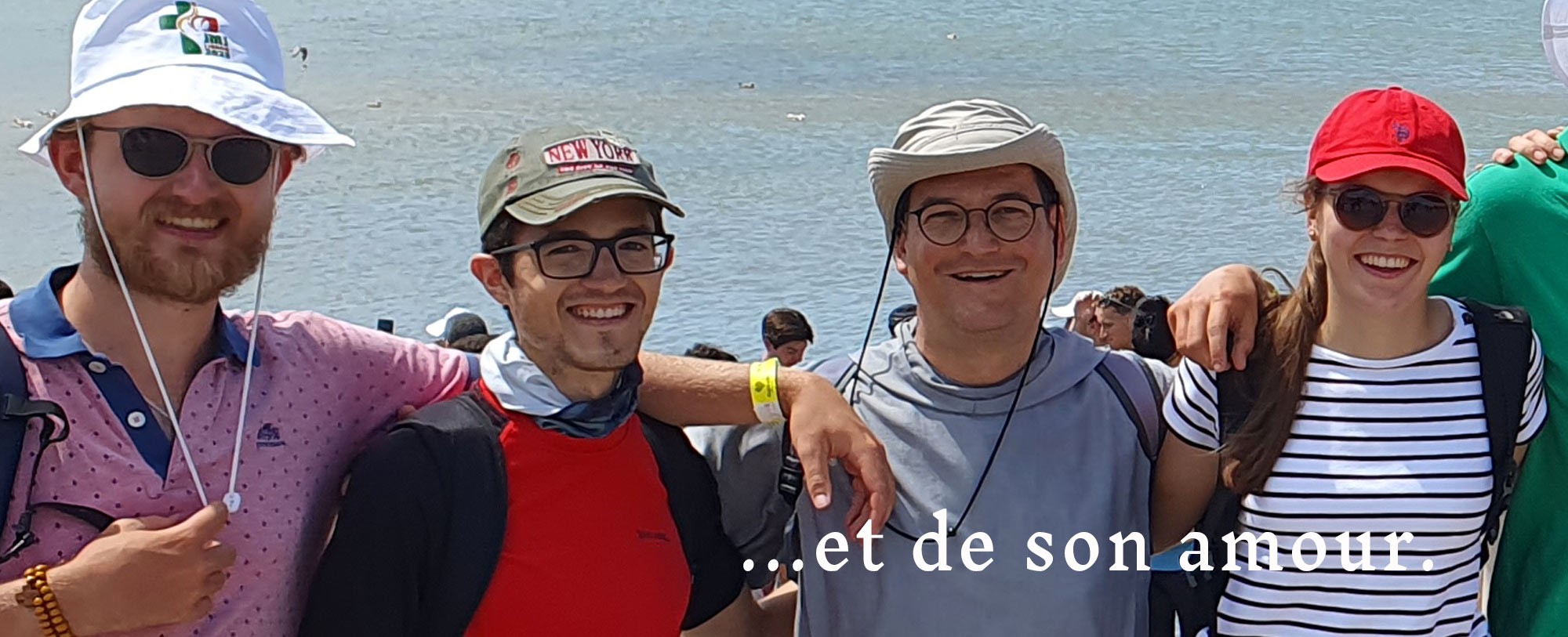 À la suite de l'apôtre Jean, vivre ensemble en amis du christ et témoigner de sa lumière et de son amour.